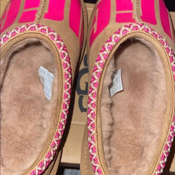 UGG Brown Slippers with Vibrant Pink Details - Picture 9 of 14